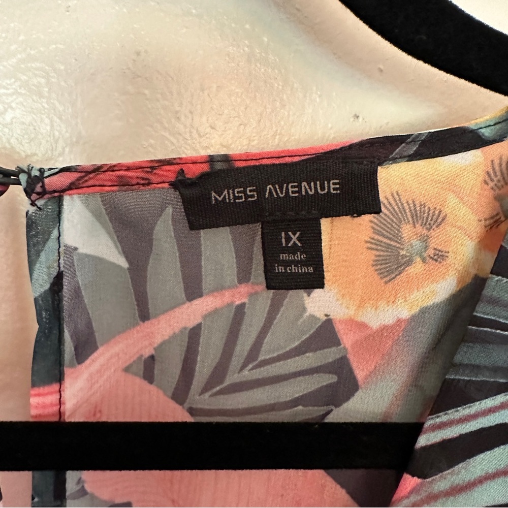 2020AVE Miss Avenue Curve Vibrant Tropical Printed Romper - Sz 1X - Picture 8 of 9